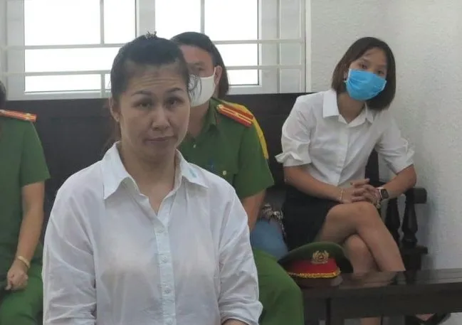 “Nữ quái” làm giả sổ đỏ chiếm đoạt hàng trăm triệu đồng, bị phạt 15 năm tù ảnh 1