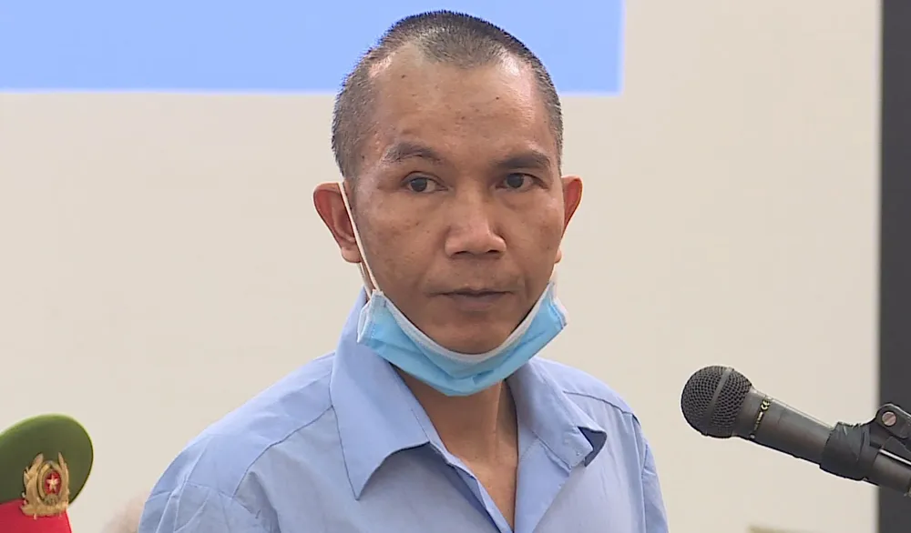 Bị cáo Lê Đình Chức chắp tay, cúi đầu xin lỗi gia đình bị hại ảnh 1