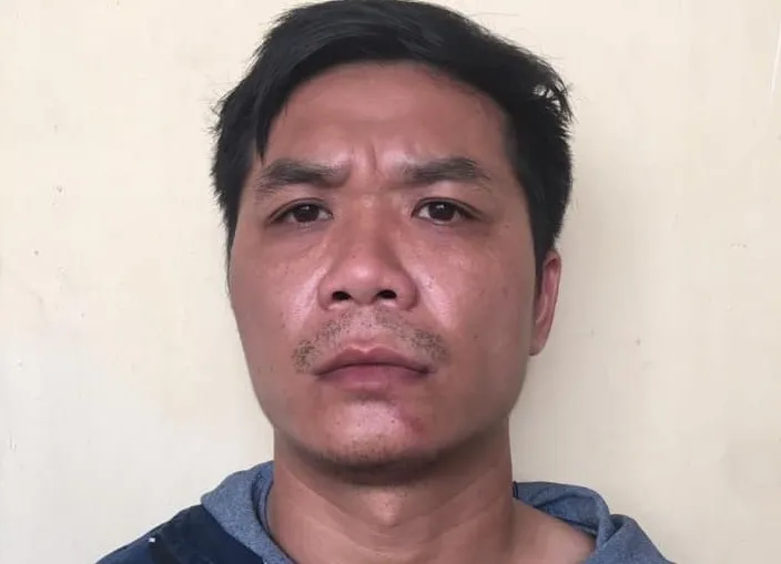 Khởi tố người đàn ông dùng súng điện tự chế tấn công công an ảnh 1