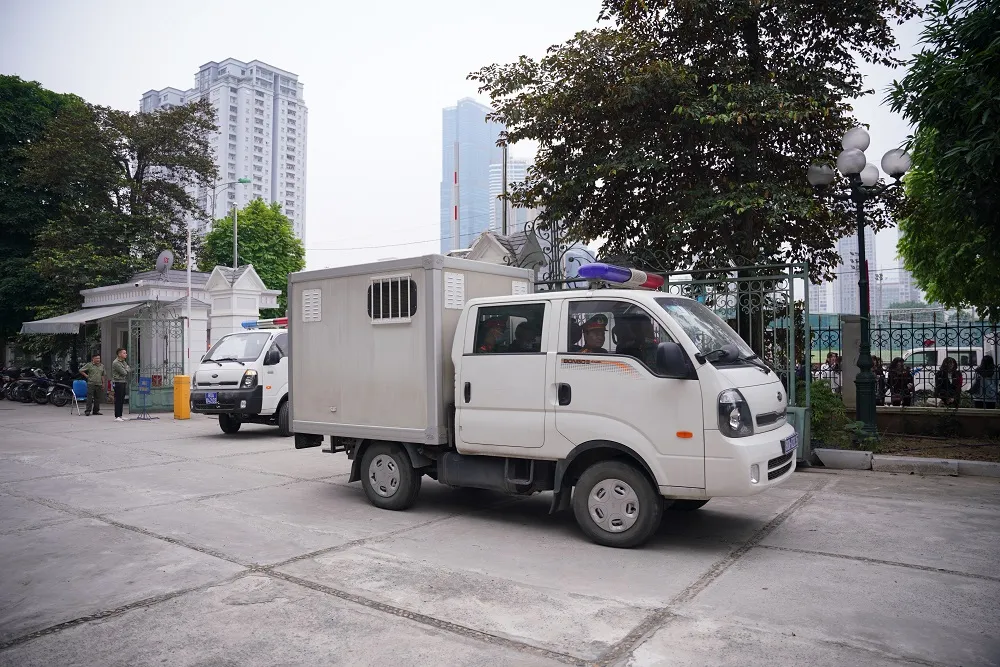 Các bị cáo làm thất thoát gần 1.700 tỷ đồng tại BIDV hầu tòa ảnh 2