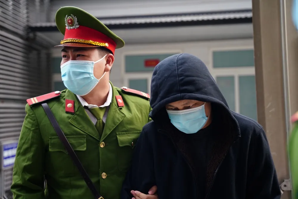 Sáng nay 10-12, xét xử vụ án nâng giá máy xét nghiệm Covid-19 tại TP Hà Nội ảnh 3