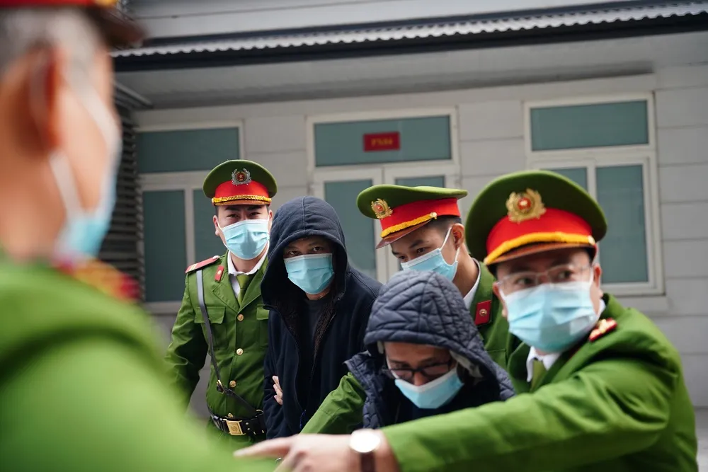 Sáng nay 10-12, xét xử vụ án nâng giá máy xét nghiệm Covid-19 tại TP Hà Nội ảnh 2