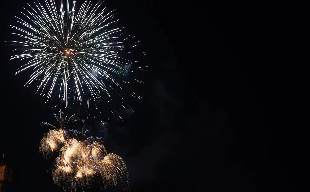 Mãn nhãn với màn pháo hoa chào đón năm mới tại Hà Nội ảnh 3