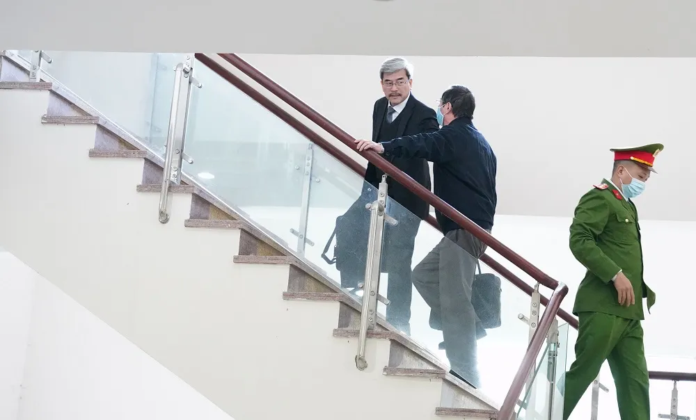 Hoãn phiên xét xử cựu Bộ trưởng Vũ Huy Hoàng lần 2 ảnh 2