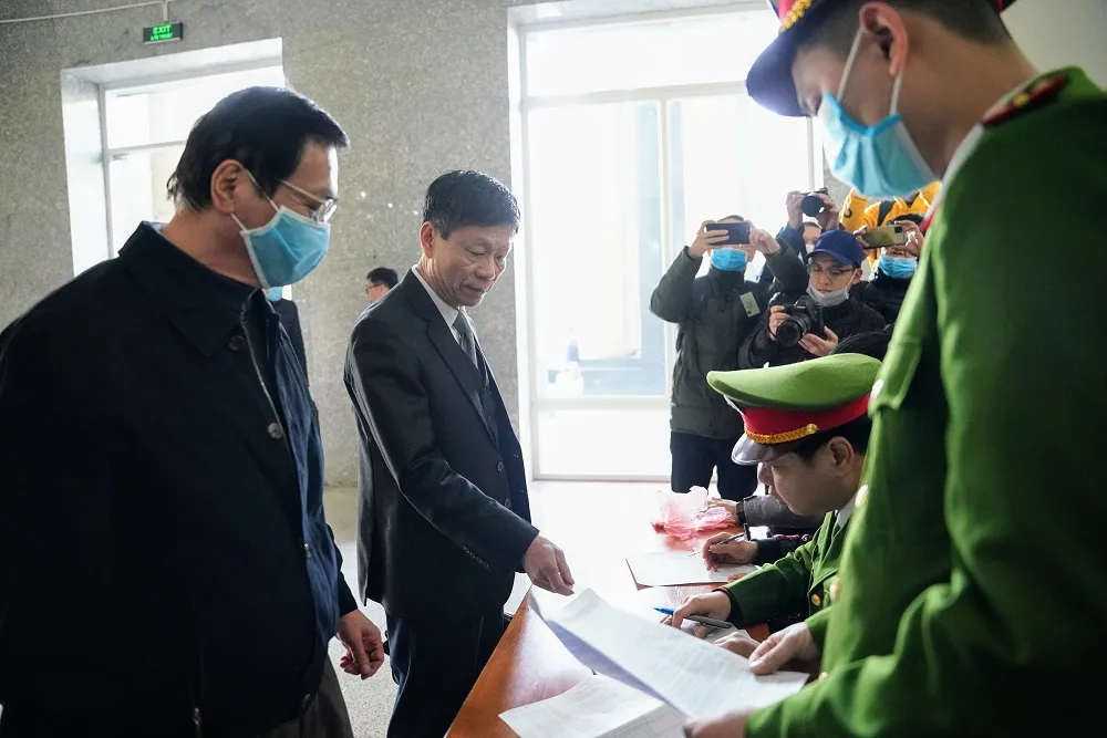 Hoãn phiên xét xử cựu Bộ trưởng Vũ Huy Hoàng lần 2 ảnh 4