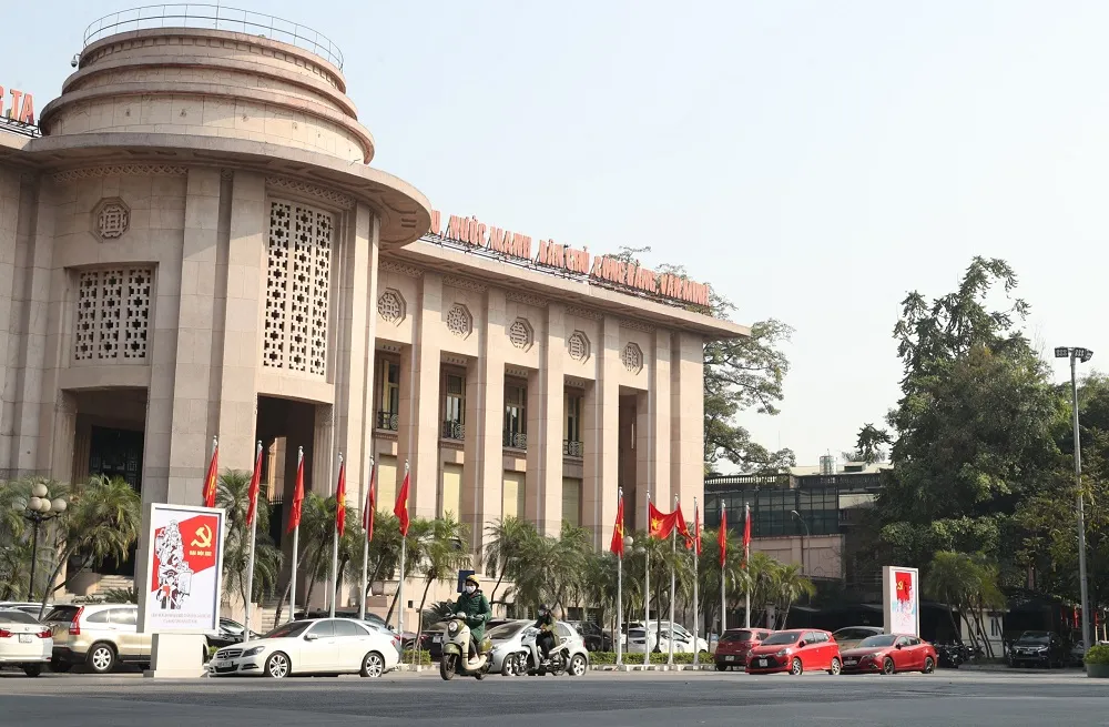 Đường phố Hà Nội “thay áo mới” chào mừng Đại hội Đảng lần thứ XIII ảnh 11