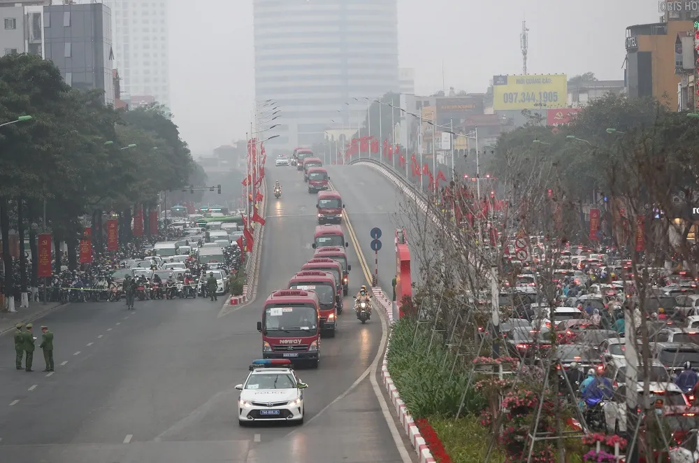 Đoàn xe đại biểu dự Đại hội XIII của Đảng tiến về Trung tâm Hội nghị Quốc gia ảnh 14