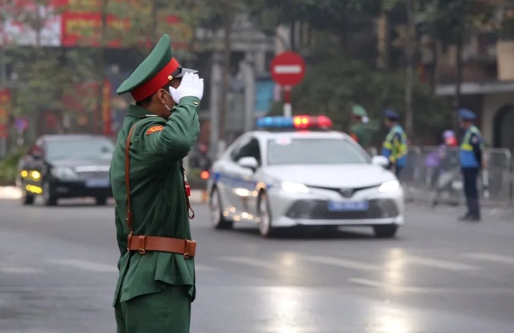 Đoàn xe đại biểu dự Đại hội XIII của Đảng tiến về Trung tâm Hội nghị Quốc gia ảnh 15