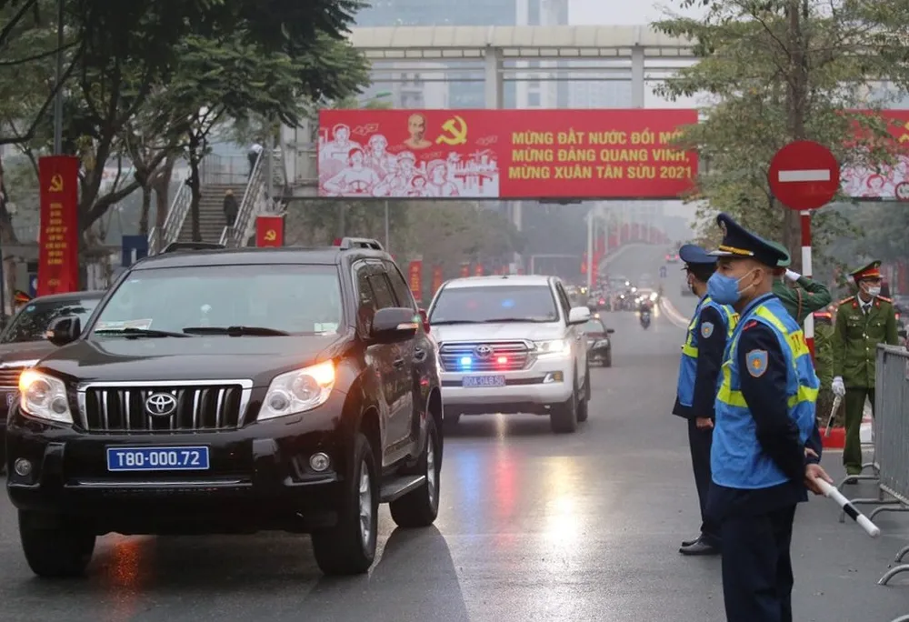Đoàn xe đại biểu dự Đại hội XIII của Đảng tiến về Trung tâm Hội nghị Quốc gia ảnh 16
