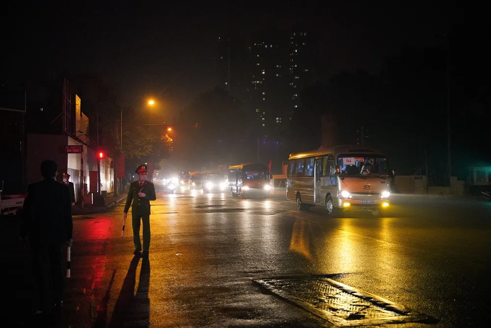 Đoàn xe đại biểu dự Đại hội XIII của Đảng tiến về Trung tâm Hội nghị Quốc gia ảnh 5