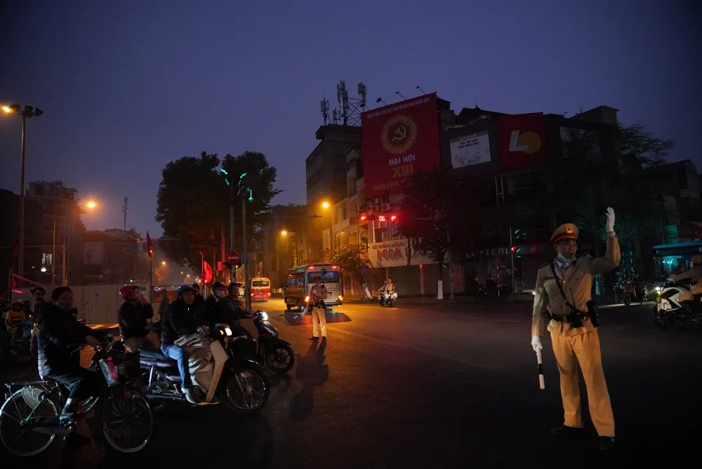 Đoàn xe đại biểu dự Đại hội XIII của Đảng tiến về Trung tâm Hội nghị Quốc gia ảnh 3