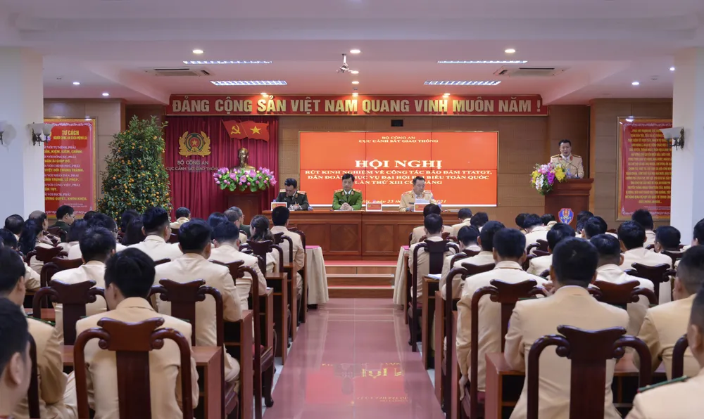 Bảo đảm trật tự an toàn giao thông, dẫn đoàn phục vụ Đại hội ảnh 1