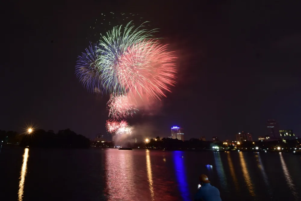 Màn pháo hoa tầm cao chào năm mới duy nhất ở Hà Nội ảnh 3