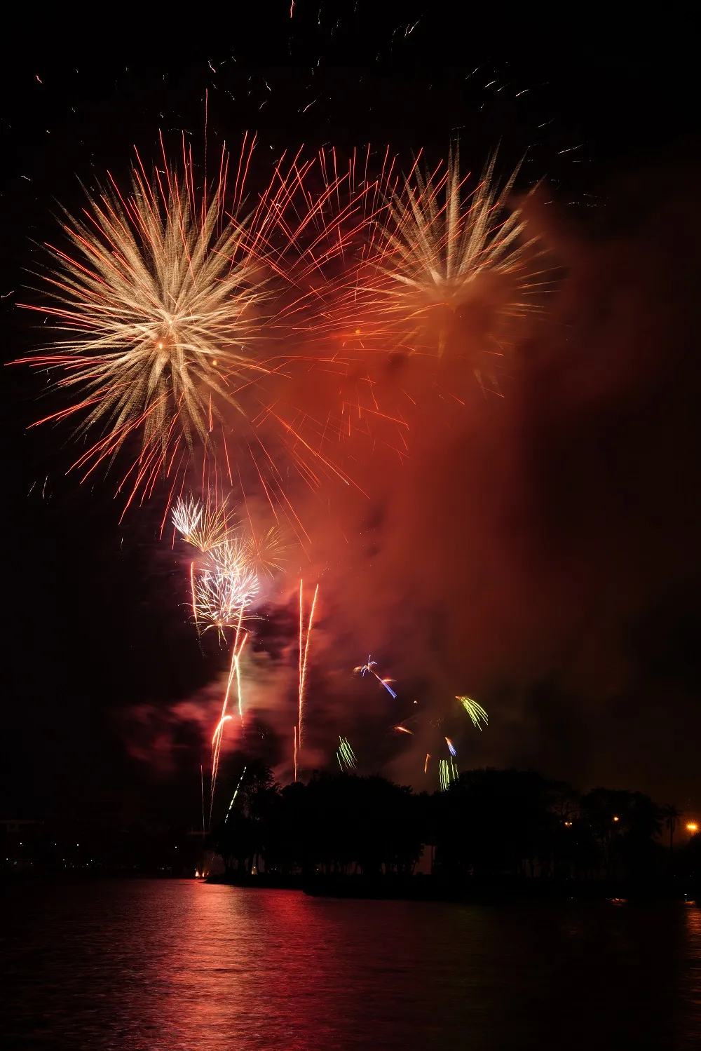 Màn pháo hoa tầm cao chào năm mới duy nhất ở Hà Nội ảnh 7