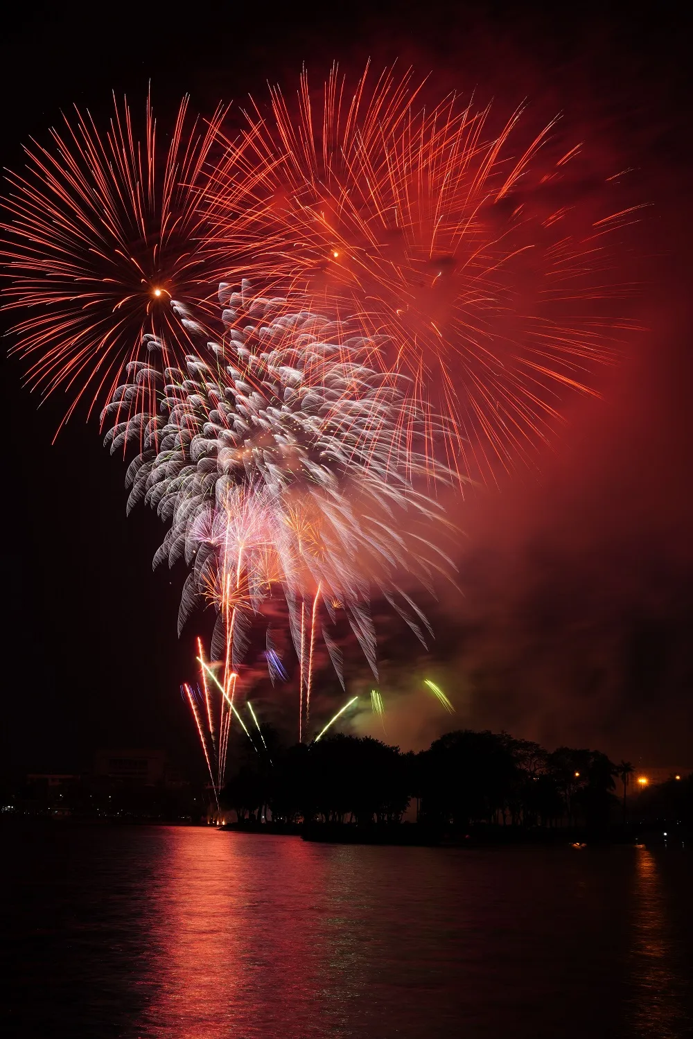 Màn pháo hoa tầm cao chào năm mới duy nhất ở Hà Nội ảnh 9