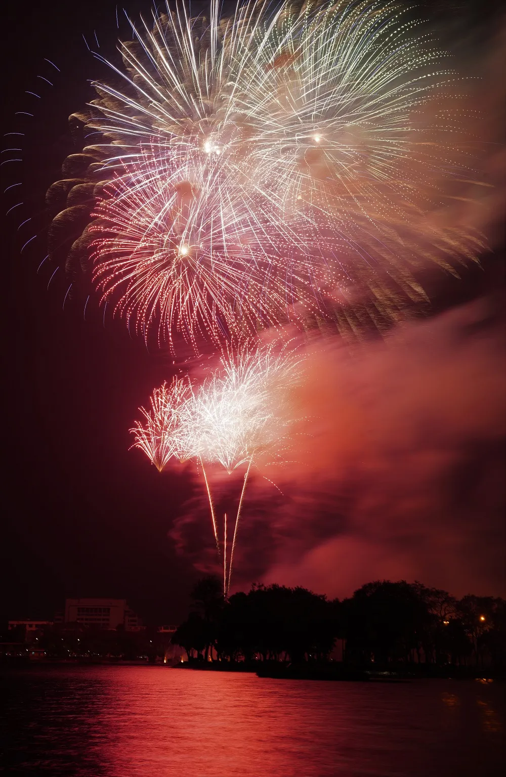 Màn pháo hoa tầm cao chào năm mới duy nhất ở Hà Nội ảnh 14