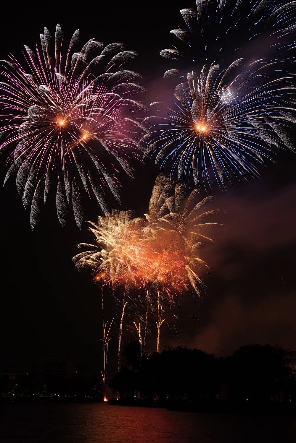 Màn pháo hoa tầm cao chào năm mới duy nhất ở Hà Nội ảnh 10