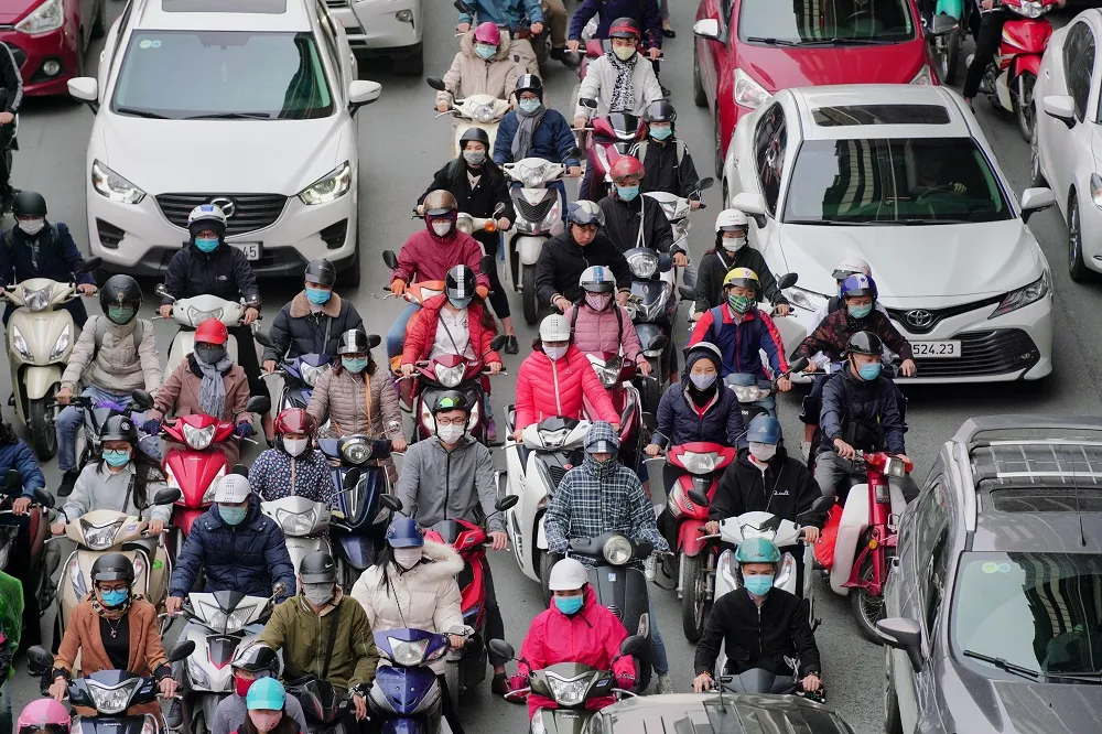 Học sinh Hà Nội đi học trở lại, giao thông ùn ứ cục bộ ảnh 15