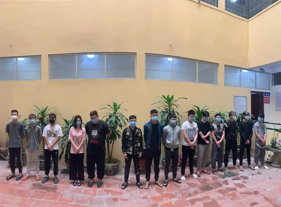 Khởi tố 14 đối tượng gây rối trật tự công cộng ảnh 1