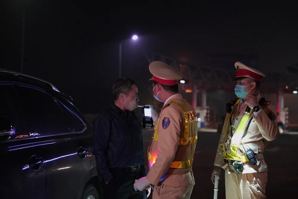 Từ 0 giờ ngày 15-3, Cảnh sát giao thông tổng kiểm tra nồng độ cồn, ma túy ảnh 9