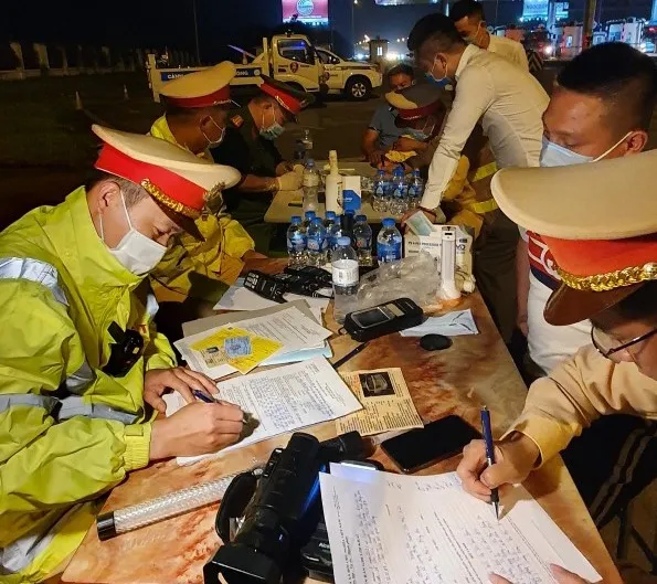 Phát hiện 2 tài xế dương tính với ma túy khi lái xe trên cao tốc ảnh 1