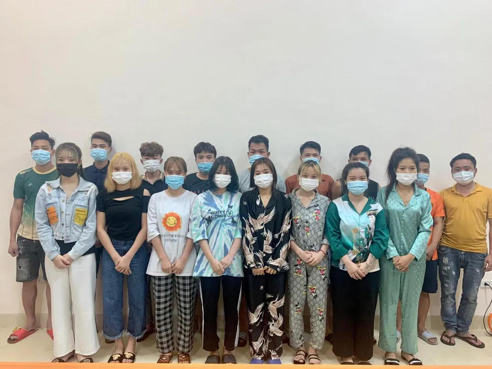 13 thanh niên tụ tập “bay lắc” trong quán hát ở Hà Nội ảnh 1