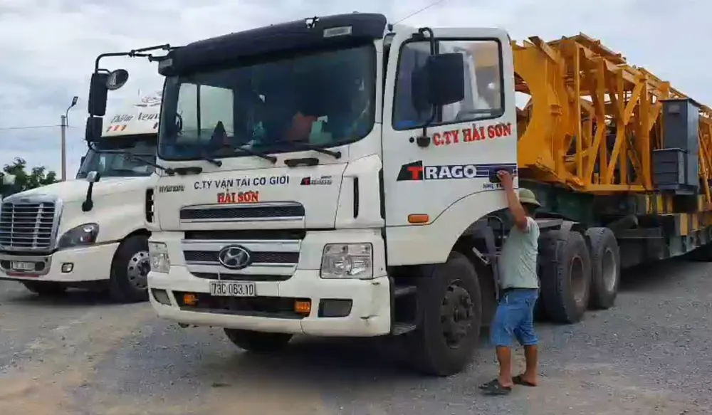 Phát hiện nhiều xe chở quá tải, mất an toàn giao thông  ảnh 1