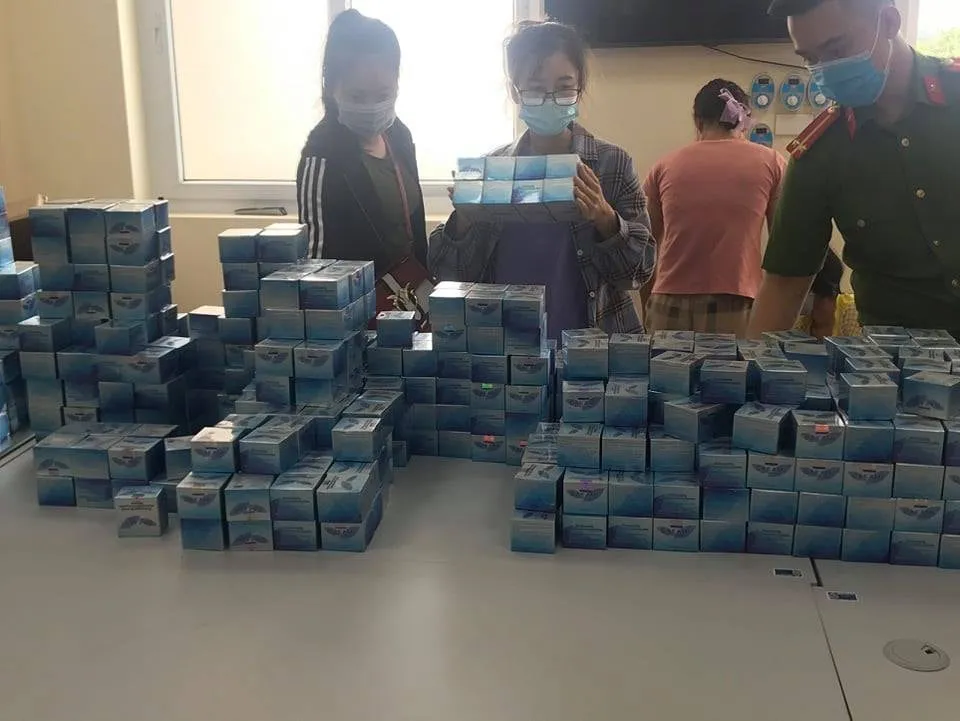 Phá đường dây sản xuất mỹ phẩm giả ở Hà Nội, thu giữ 1 tấn mỹ phẩm ảnh 1