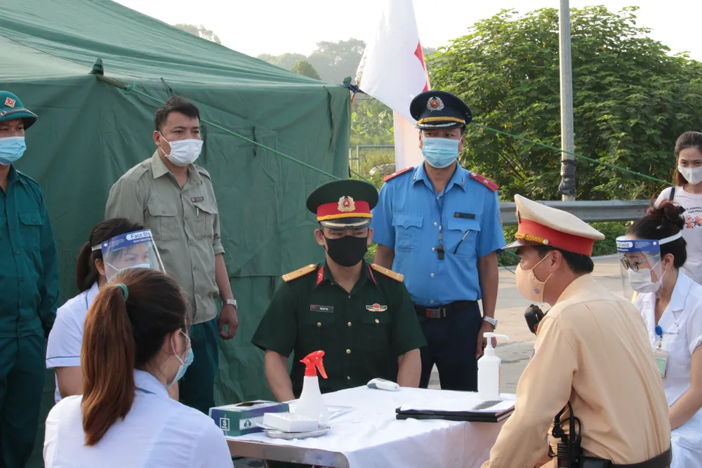 22 chốt kiểm soát dịch ở Hà Nội bắt đầu hoạt động, không xảy ra ùn ứ  ảnh 1