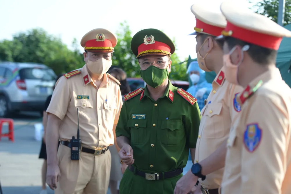 22 chốt kiểm soát dịch ở Hà Nội bắt đầu hoạt động, không xảy ra ùn ứ  ảnh 9