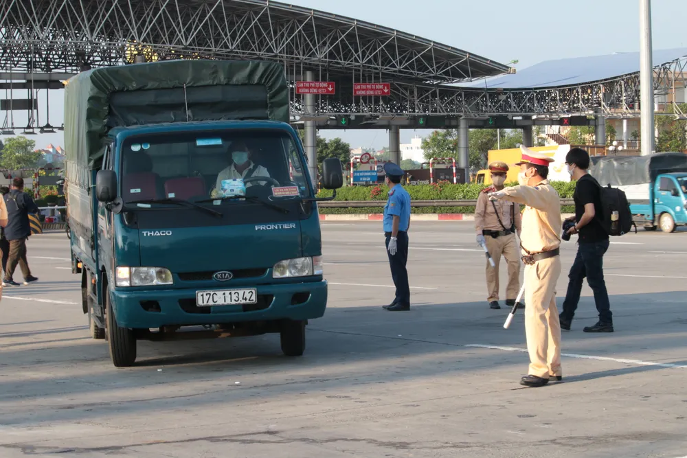 22 chốt kiểm soát dịch ở Hà Nội bắt đầu hoạt động, không xảy ra ùn ứ  ảnh 8