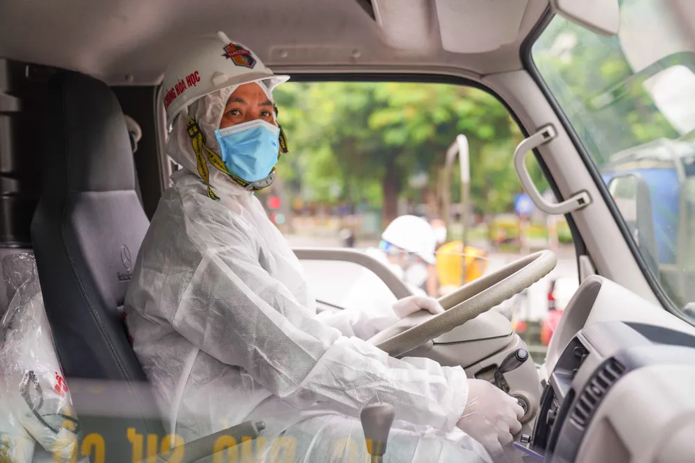 15 xe đặc chủng phun khử khuẩn tại 3 quận nội thành Hà Nội ảnh 11