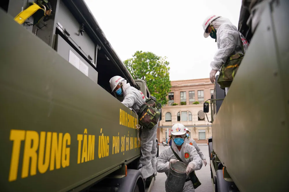 15 xe đặc chủng phun khử khuẩn tại 3 quận nội thành Hà Nội ảnh 12