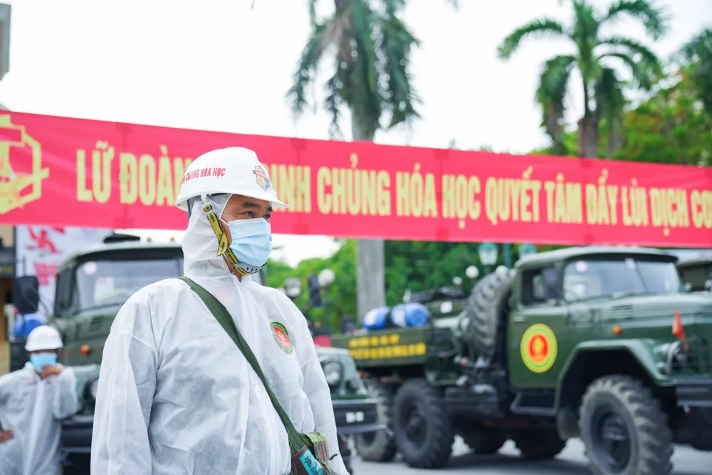 15 xe đặc chủng phun khử khuẩn tại 3 quận nội thành Hà Nội ảnh 2