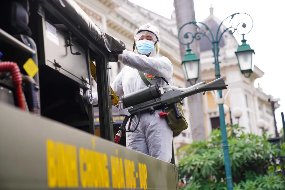 15 xe đặc chủng phun khử khuẩn tại 3 quận nội thành Hà Nội ảnh 16