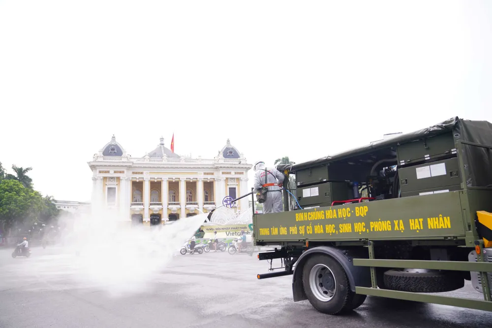 15 xe đặc chủng phun khử khuẩn tại 3 quận nội thành Hà Nội ảnh 18