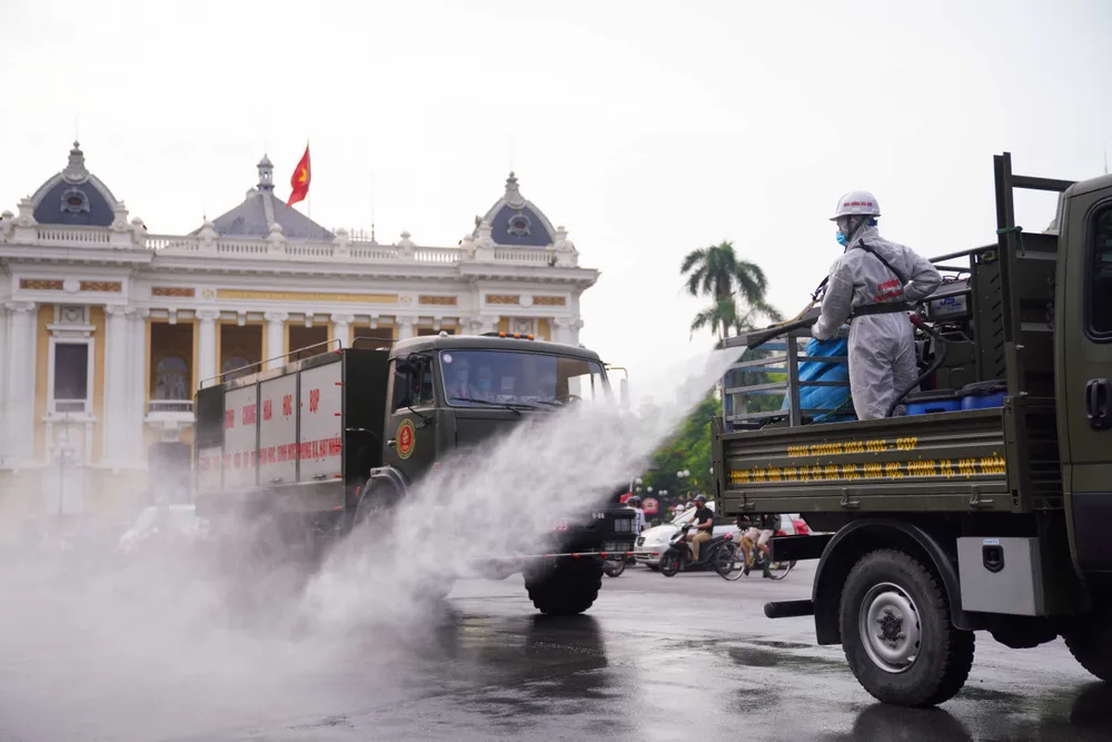 15 xe đặc chủng phun khử khuẩn tại 3 quận nội thành Hà Nội ảnh 21