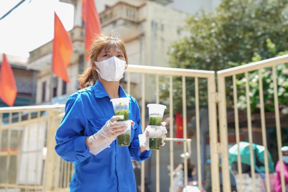 Suất cơm “0 đồng” cho người nghèo ở Hà Nội ảnh 7