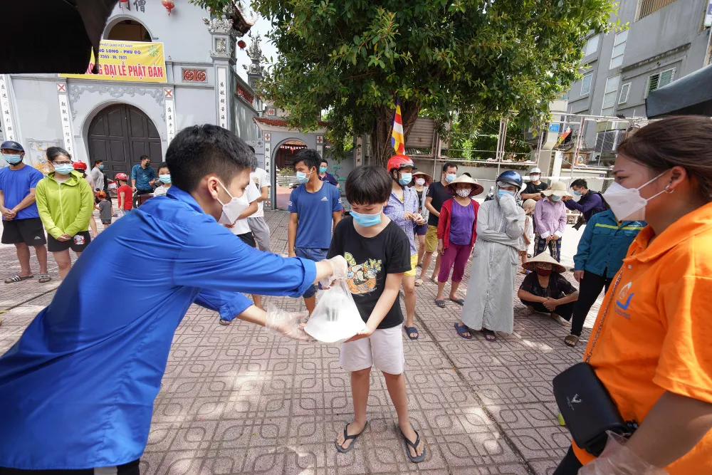 Suất cơm “0 đồng” cho người nghèo ở Hà Nội ảnh 8