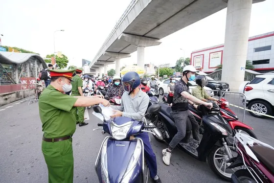 Điều kiện để người ngoại tỉnh vào TP Hà Nội ảnh 1