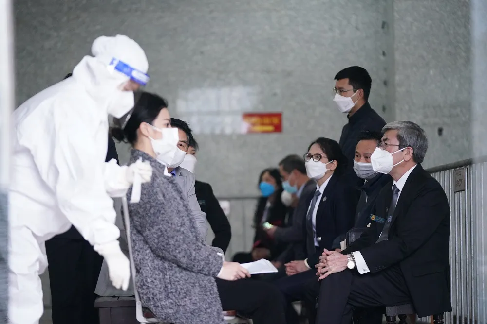 Ông Nguyễn Đức Chung được dẫn giải tới tòa ảnh 15