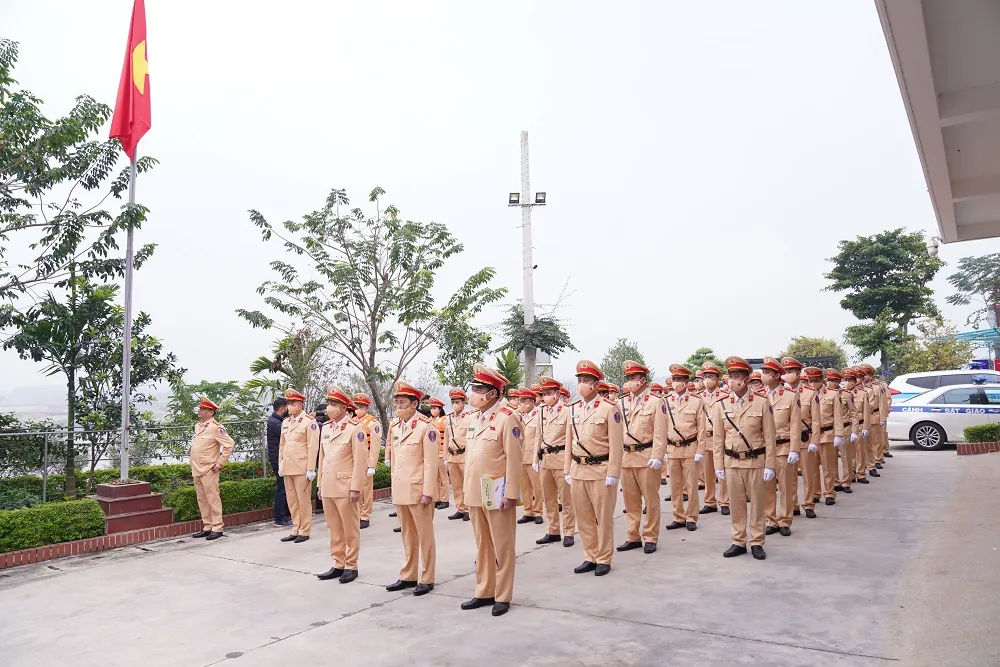 Cảnh sát giao thông ra quân đợt cao điểm Tết Dương lịch, Tết Nguyên đán ảnh 1