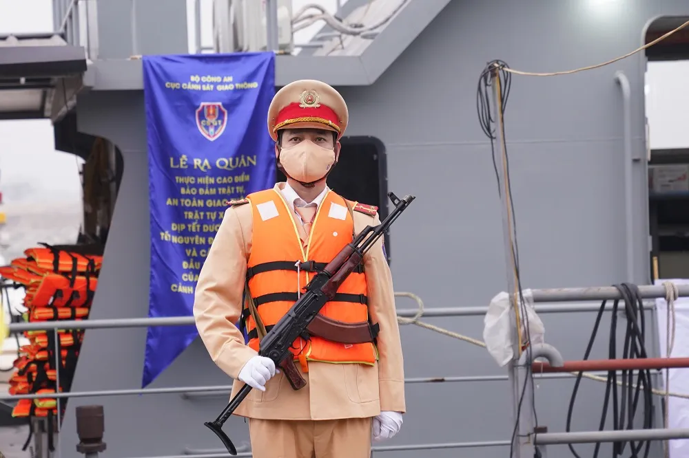 Cảnh sát giao thông ra quân đợt cao điểm Tết Dương lịch, Tết Nguyên đán ảnh 8