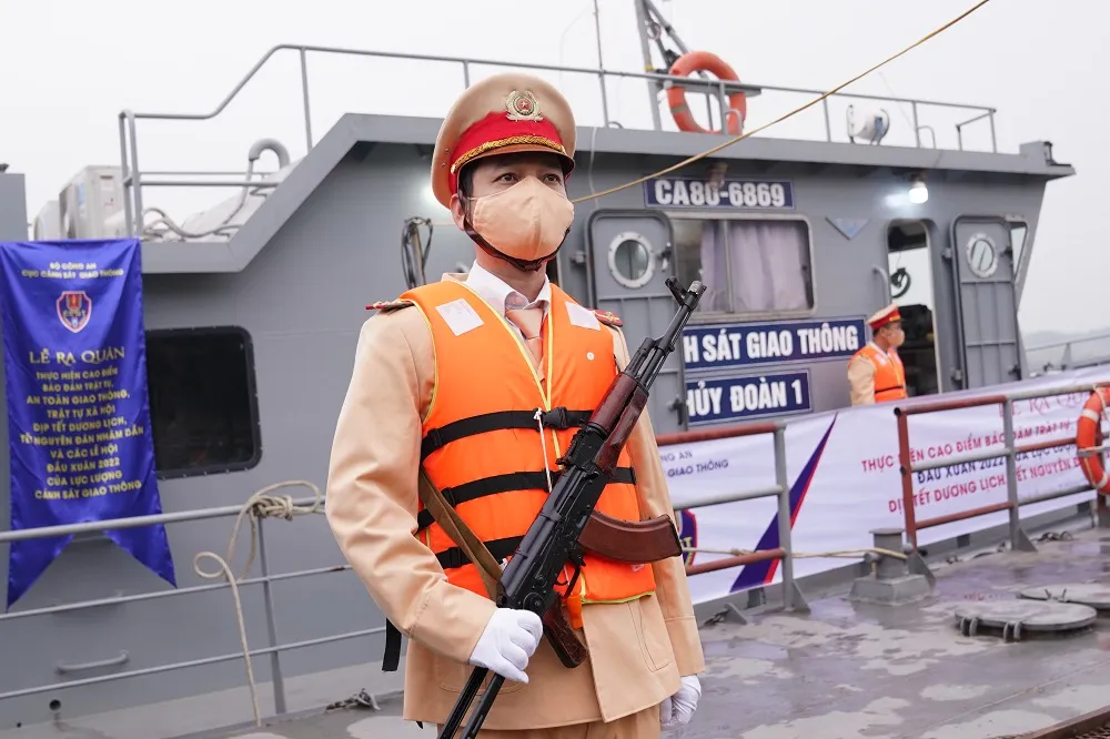 Cảnh sát giao thông ra quân đợt cao điểm Tết Dương lịch, Tết Nguyên đán ảnh 9