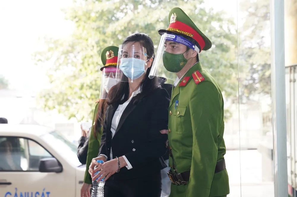 Đang xét xử 10 bị cáo về hành vi “Giả mạo trong công tác” tại Trường Đại học Đông Đô ảnh 2