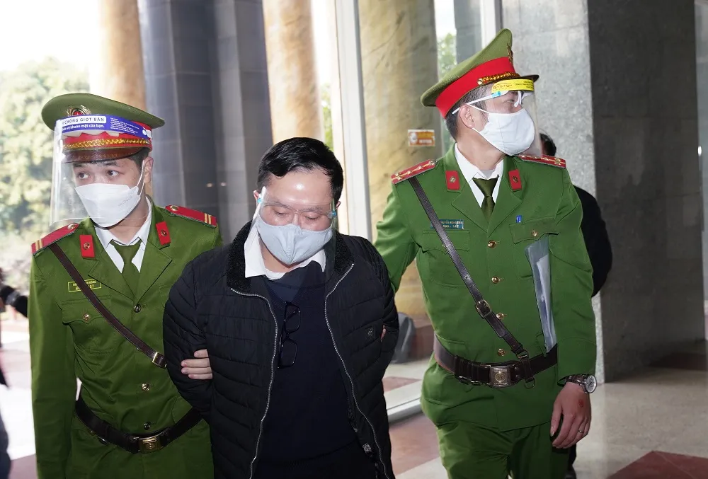 Đang xét xử 10 bị cáo về hành vi “Giả mạo trong công tác” tại Trường Đại học Đông Đô ảnh 3