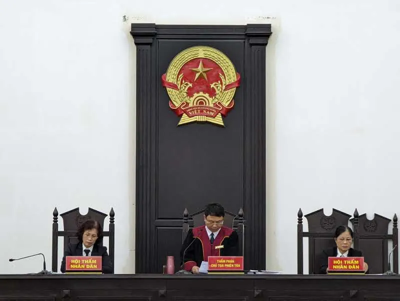 Tuyên án 10 bị cáo làm, cấp bằng giả tại Trường Đại học Đông Đô ảnh 1