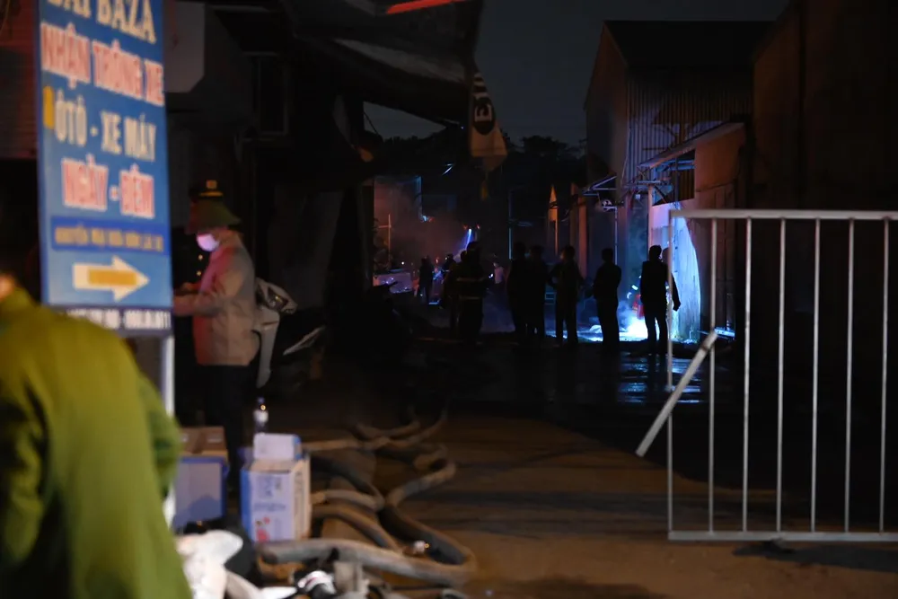 Kho chứa vải Ninh Hiệp bốc cháy dữ dội ảnh 4