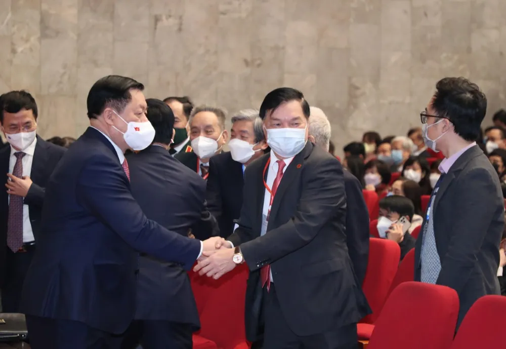 Nhiều thách thức đối với báo chí hiện đại ảnh 2