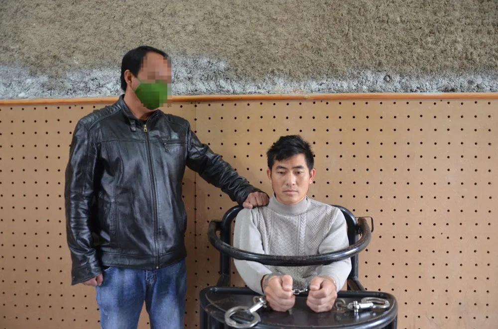 Giấu 99 bánh heroin và 1kg ma túy đá trong lốp xe ô tô ảnh 1